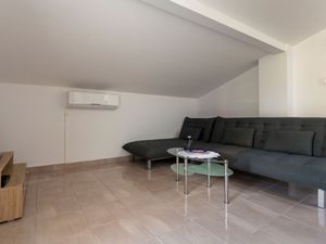 22024211-Ferienwohnung-2-Malinska-300x225-3