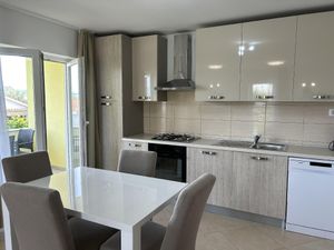 23997840-Ferienwohnung-4-Malinska-300x225-2