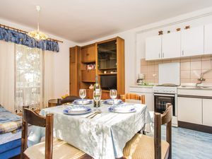 23732250-Ferienwohnung-4-Malinska-300x225-3