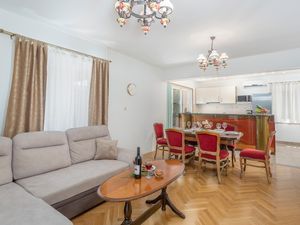 23752930-Ferienwohnung-6-Malinska-300x225-3