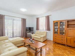 23753047-Ferienwohnung-4-Malinska-300x225-2