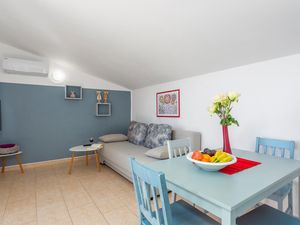 23757555-Ferienwohnung-4-Malinska-300x225-3