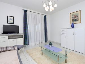 18510363-Ferienwohnung-6-Malinska-300x225-2