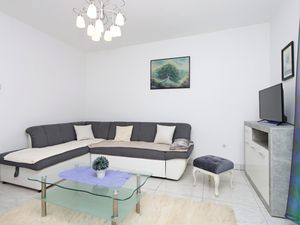 18510363-Ferienwohnung-6-Malinska-300x225-3