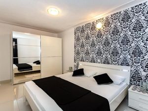 22391877-Ferienwohnung-4-Malinska-300x225-5