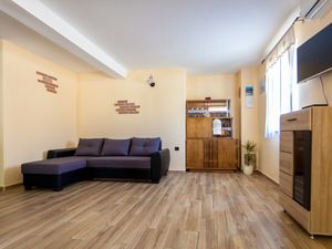 23370985-Ferienwohnung-2-Malinska-300x225-1