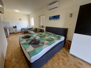 23375102-Ferienwohnung-3-Malinska-300x225-4