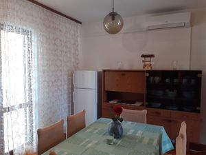 23372583-Ferienwohnung-4-Malinska-300x225-4