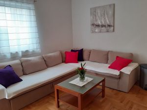 23375306-Ferienwohnung-5-Malinska-300x225-1