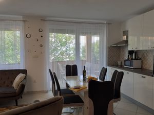 23377014-Ferienwohnung-5-Malinska-300x225-4