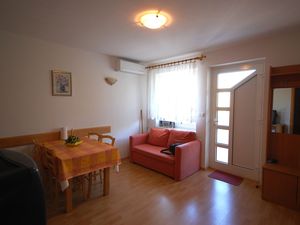 23571792-Ferienwohnung-4-Malinska-300x225-1