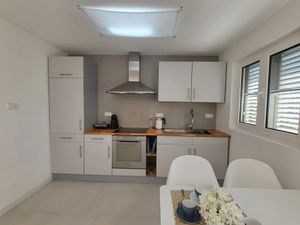 23916948-Ferienwohnung-5-Malinska-300x225-5