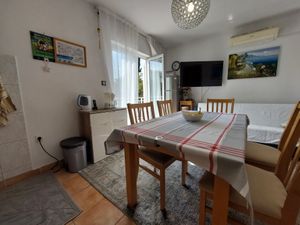 23984363-Ferienwohnung-4-Malinska-300x225-2