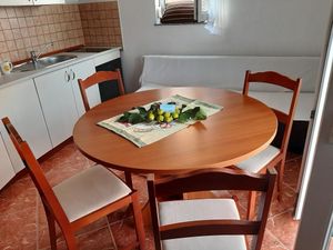 23998648-Ferienwohnung-3-Malinska-300x225-2