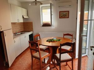 23998648-Ferienwohnung-3-Malinska-300x225-3