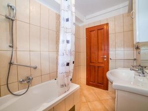 23998645-Ferienwohnung-3-Malinska-300x225-5