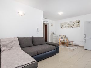 24017550-Ferienwohnung-6-Malinska-300x225-5