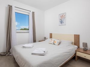 24017552-Ferienwohnung-4-Malinska-300x225-2