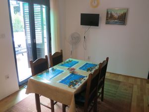 23934150-Ferienwohnung-5-Malinska-300x225-2