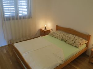 23934150-Ferienwohnung-5-Malinska-300x225-5