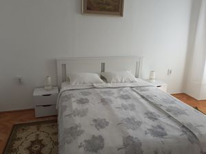 23934170-Ferienwohnung-4-Malinska-300x225-5