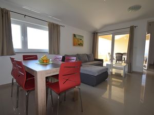 23934273-Ferienwohnung-4-Malinska-300x225-4