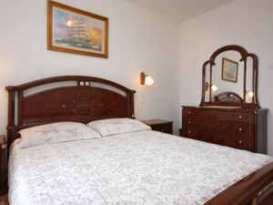 23926721-Ferienwohnung-6-Malinska-300x225-5