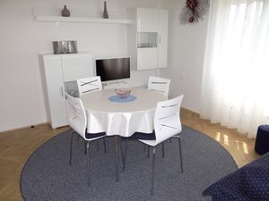 23934133-Ferienwohnung-3-Malinska-300x225-5