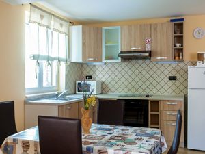 23934135-Ferienwohnung-2-Malinska-300x225-5