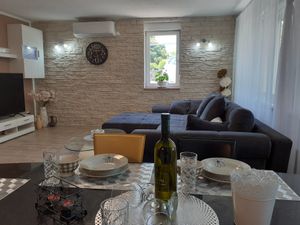 23934181-Ferienwohnung-6-Malinska-300x225-1