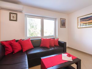 23934261-Ferienwohnung-4-Malinska-300x225-3