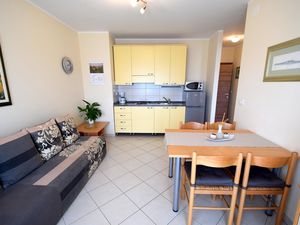 23934295-Ferienwohnung-4-Malinska-300x225-5