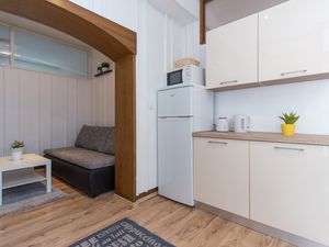 23934313-Ferienwohnung-5-Malinska-300x225-5