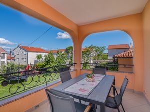 23934252-Ferienwohnung-5-Malinska-300x225-0