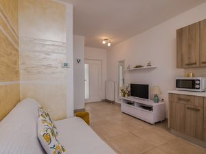 23934252-Ferienwohnung-5-Malinska-300x225-1