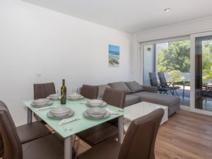 24043593-Ferienwohnung-6-Malinska-300x225-3