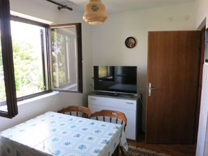 22806105-Ferienwohnung-4-Malinska-300x225-5