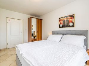 24049697-Ferienwohnung-2-Malinska-300x225-2