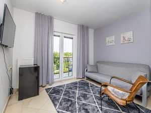 24049697-Ferienwohnung-2-Malinska-300x225-5