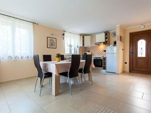 23393455-Ferienwohnung-4-Malinska-300x225-5