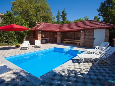 PoolOfHouse