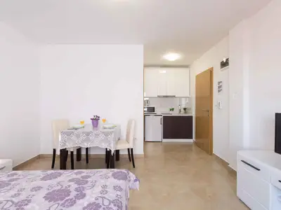 Ferienwohnung für 2 Personen (25 m²) in Malinska 8/10