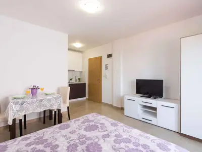 Ferienwohnung für 2 Personen (25 m²) in Malinska 9/10