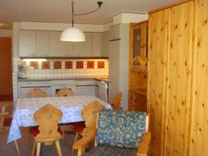 436427-Ferienwohnung-4-Maloja-300x225-5