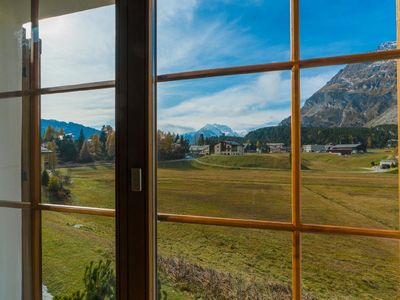 Blick aus dem Wohnraum Richtung Maloja Dorf