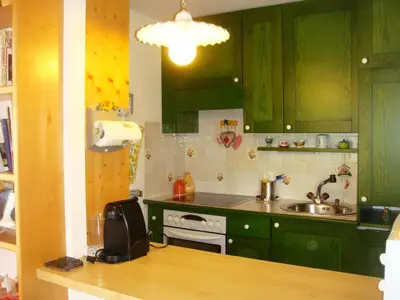 Küche mit Backofen