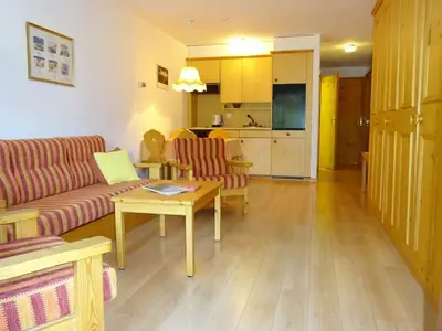Wohnzimmer mit Küche 