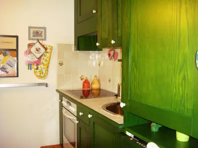 Küche mit Geschirrspüler