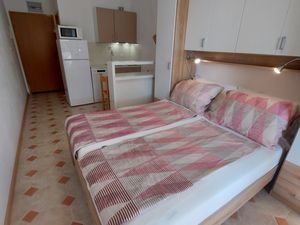 18323943-Ferienwohnung-2-Mandre-300x225-5