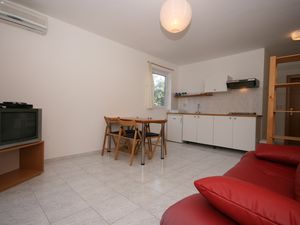 18321580-Ferienwohnung-5-Mandre-300x225-1